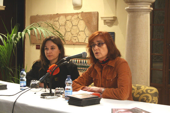 Bel�n Mu�iz y Mar�a del Mar Domene en el acto de presentaci�n. Foto cedida