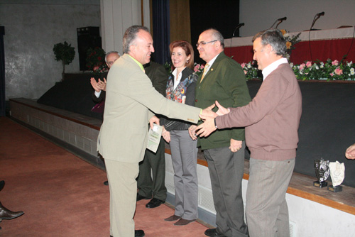 El prieguense Manuel Padilla recibiendo el homenaje